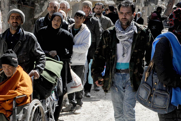 Suriyeliler Azez'e kaçıyor