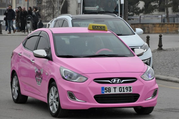 Kadınlara özel 'Pembe taksi'ler yola çıktı