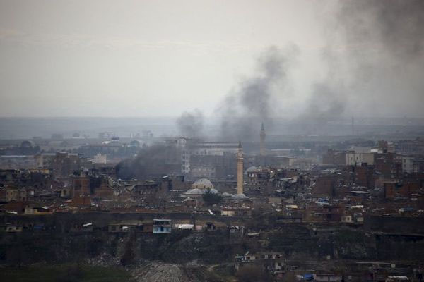 Sur'da keskin nişancı vuruldu