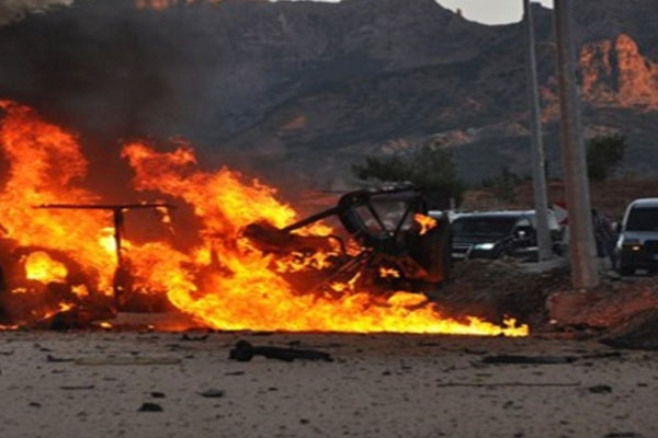 Bomba yüklü araç infilak etti