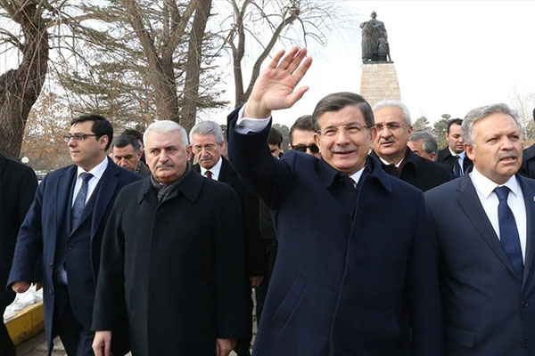 Davutoğlu: PYD savaş suçu işliyor