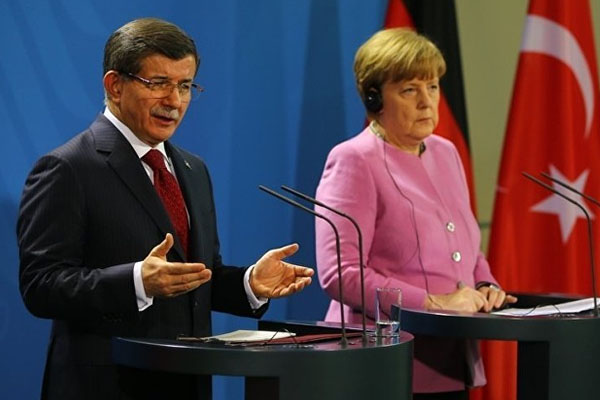 Davutoğlu, Merkel ile görüştü