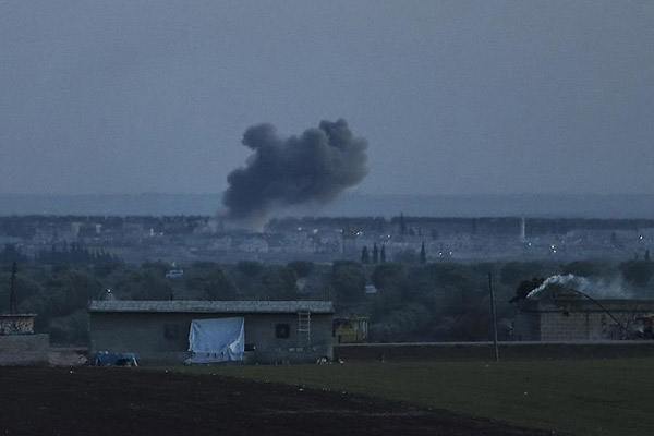 Rusya uçakları Azez'i bombaladı