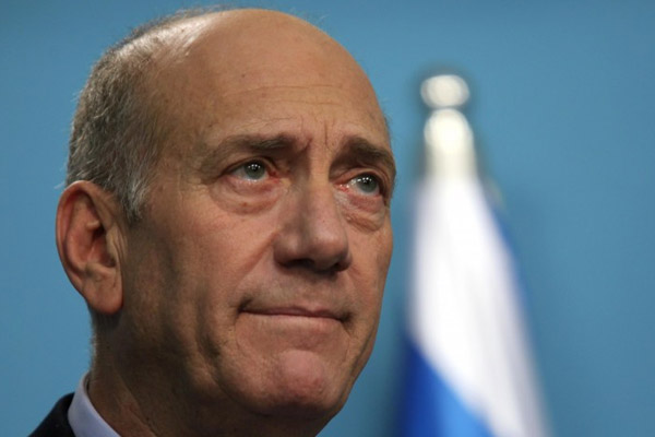 İsrail eski başbakanı hapse giriyor