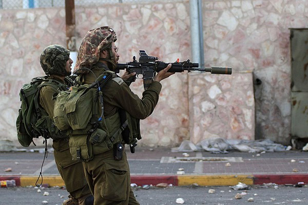 İsrail askerleri 20 Filistinliyi yaraladı