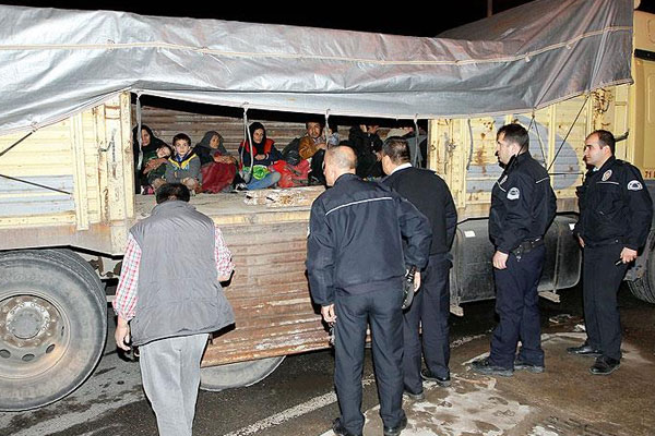 İzmir'de 62 sığınmacı yakalandı