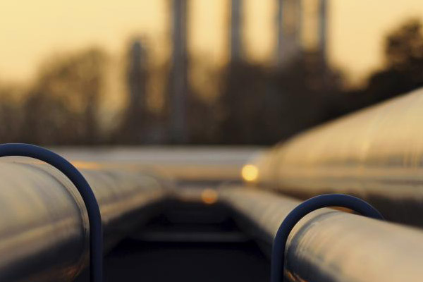 Suudi Arabistan ve Rusya’dan petrol üretimini dondurma kararı