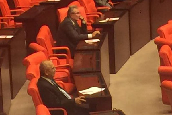 Baykal Meclis'te tek başına