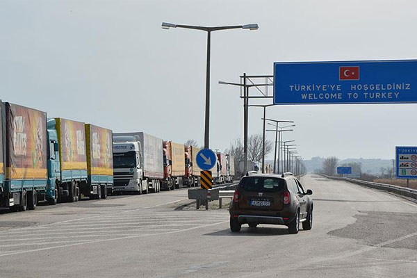 Yunan çiftçilerin eylemleri sürüyor