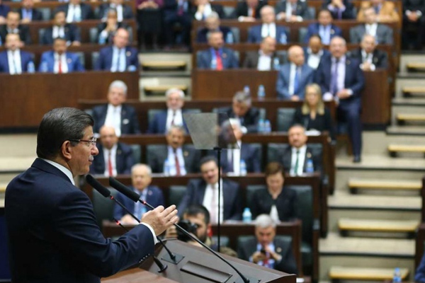 Davutoğlu'ndan AK Partili vekillere uyarı