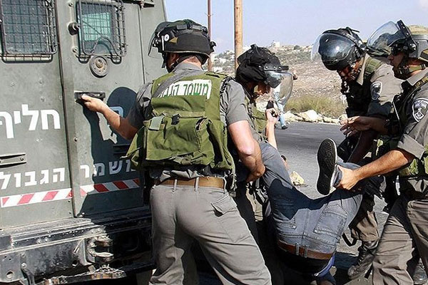 İsrail 8 Filistinliyi gözaltına aldı