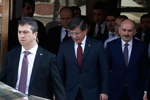 Başbakan yaralıları ziyaret etti