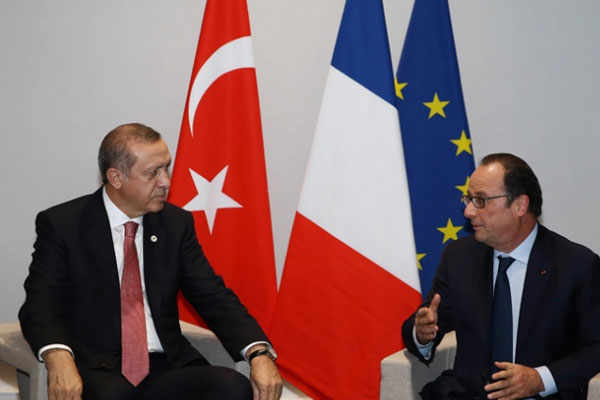 Hollande'dan Erdoğan'a taziye telefonu
