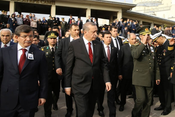 Devletin zirvesi şehit cenazesinde