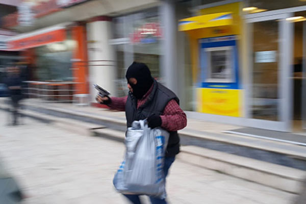 Sultangazi'de banka soygunu