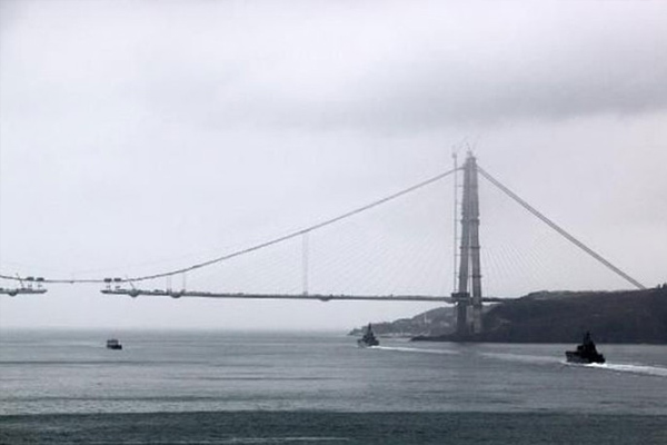 Rus savaş gemileri İstanbul Boğazı'ndan geçti