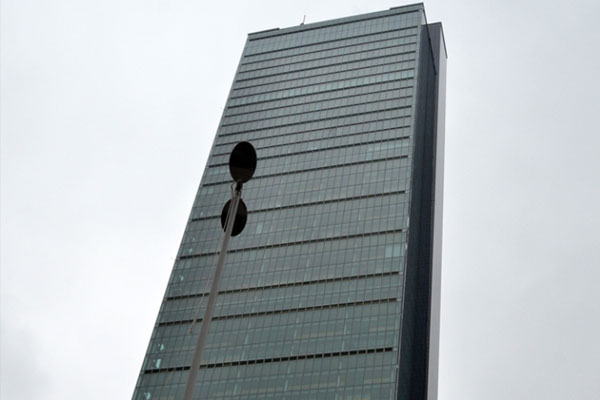 Türkiye’nin en yüksek binasından atladı