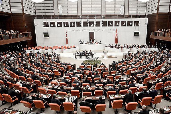 'Terörist' olanlar vatandaşlıktan çıkarılsın teklifi