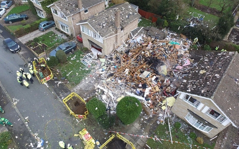 Gaz sıkışması evi yerle bir etti