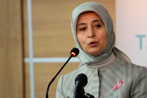 Sare Davutoğlu beşizleri ziyaret etti