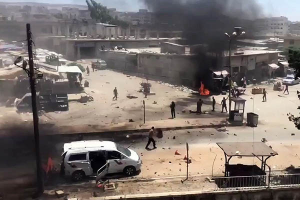 Afrin'de, YPG’den bomba yüklü araçla saldırı!