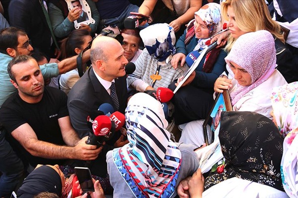 Bakan Süleyman Soylu'dan Diyarbakır annelerine ziyaret