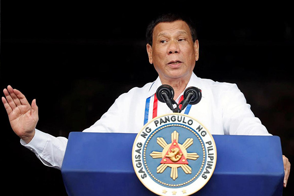 Duterte'den halkına garip talimat:  Rüşvet isteyen memurları vurun ama öldürmeyin