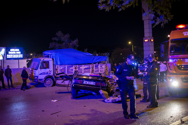 Polisten kaçarken hayatlarından oldular