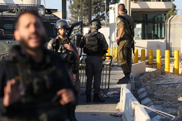 İsrail askerleri, Filistinli bir kadını kontrol noktasında şehit etti