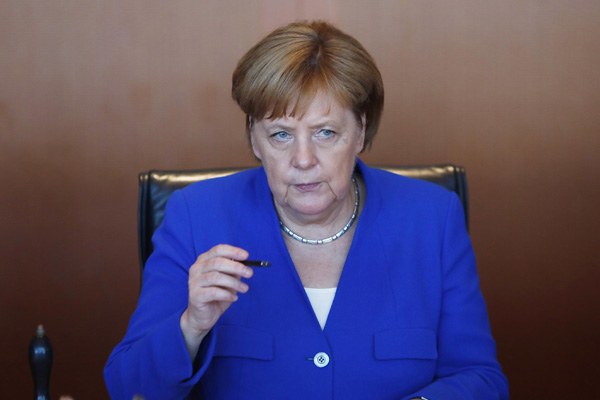 Angela Merkel: Suudi Arabistan'a silah satışı yapılmayacak