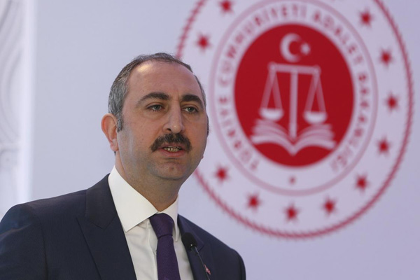 Adalet Bakanı'ndan yargıya yönelik 'FETÖ' suçlamalarına sert yanıt