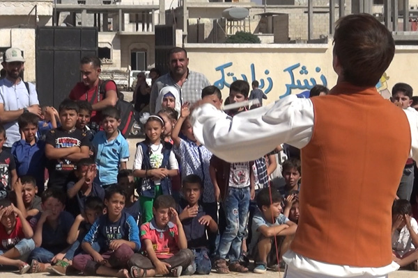 Savaşın çocuklarına 'sınırsız şenlik' - 1