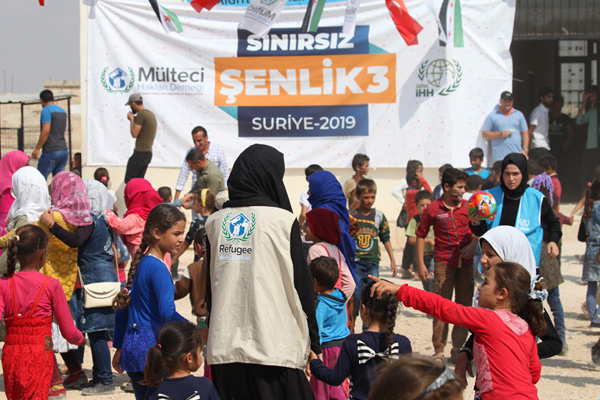 Savaşın çocuklarının yüzü 'sınırsız şenlik' ile gülüyor