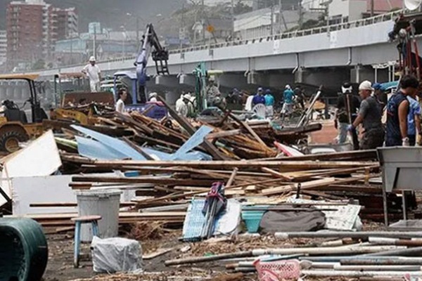 Japonya'da tayfun nedeniyle hava trafiği felç oldu