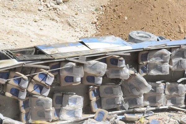 Pakistan'da yolcu otobüsü kaza yaptı: 26 ölü