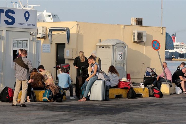 Yunanistan'da yaşam durma noktasına geldi