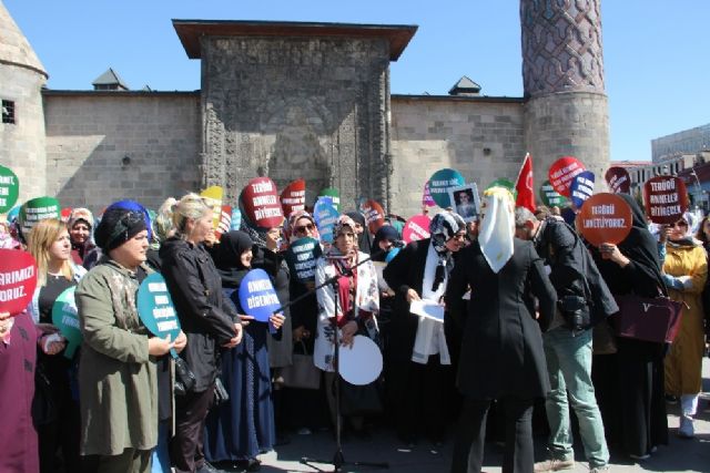 Erzurumlu annelerden Diyarbakır'daki annelere destek ile ilgili görsel sonucu