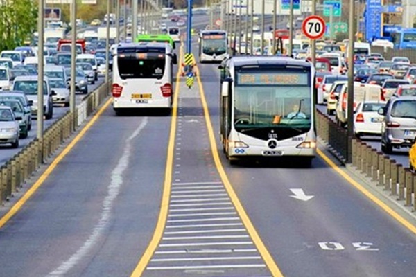 Depremin ardından İstanbul'da metrobüs düzenlemesi