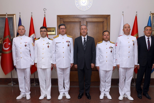 Bakan Akar'dan Deniz Kuvvetleri Komutanlığına ziyaret