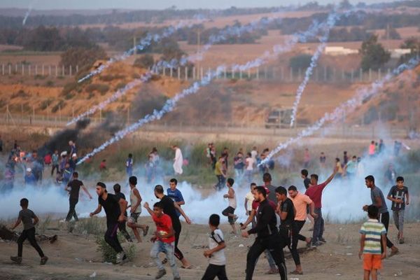 İsrail askerleri Gazze sınırında 63 Filistinliyi yaraladı