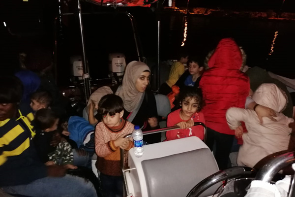 Düzensiz göçmenleri deniz polisi yakaladı