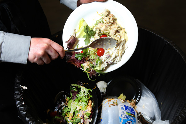 Türkiye’de yılda 214 milyar liralık gıda israf ediyor