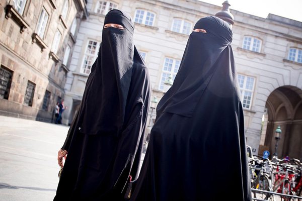 Almanya'da 'Çeşitliliği Destekle' etkinliğinde Müslüman kadınlara saldırı