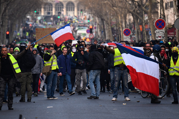 Fransa'da sarı yeleklilerin gösterileri 46. haftasında