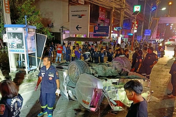 Tayland'da trafik kazası: 17 ölü