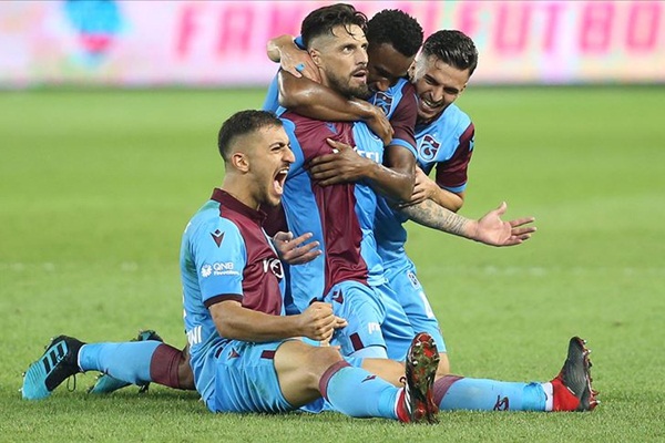 Trabzonspor Beşiktaş'ı farklı mağlup etti