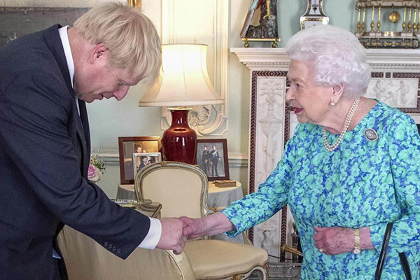 Johson’a kötü haber: Kraliçe harekete geçti