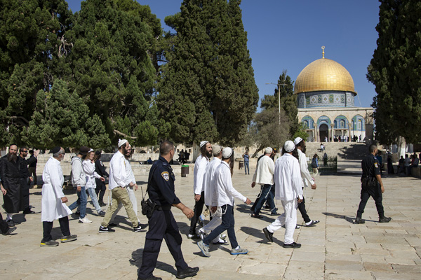 Yahudilerin Mescid-i Aksa’ya baskın