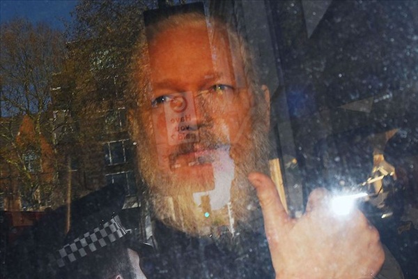 Assange işkenceye maruz kalıyor iddiası