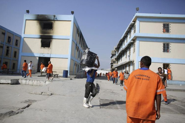 Meksika'da 49 mahkumun öldüğü hapishane kapatıldı